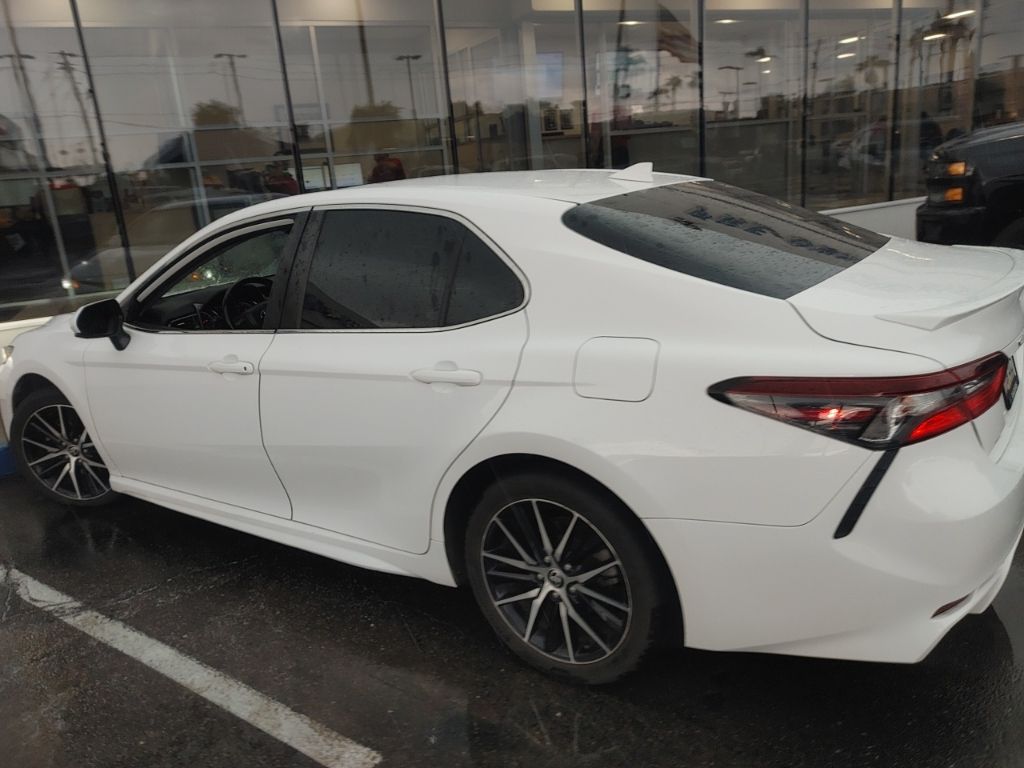 2021 Toyota Camry SE photo 8