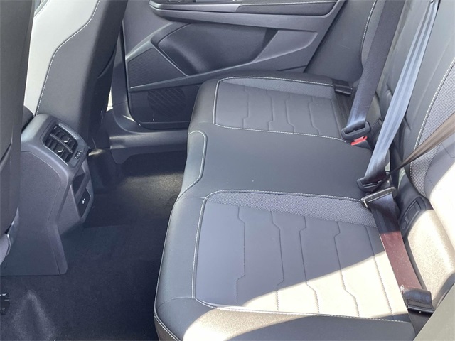 2025 Volkswagen Taos SE photo 13