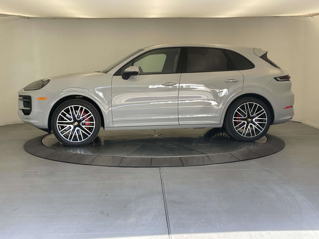 2024 Porsche Cayenne S photo 2