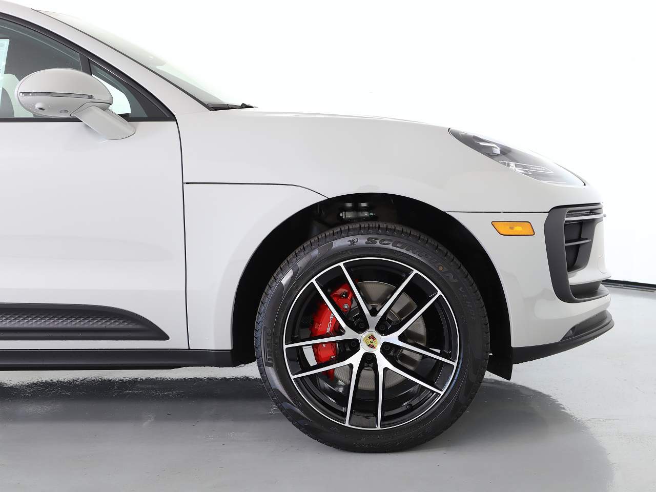 2025 Porsche Macan S photo 11