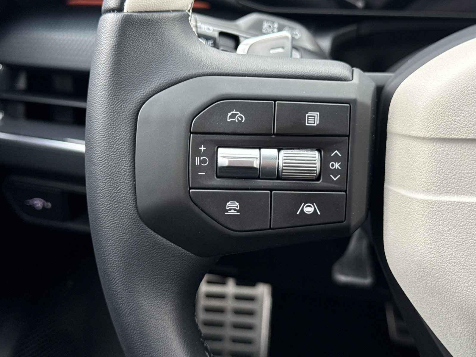 2025 Kia K4 GT-Line Turbo photo 25