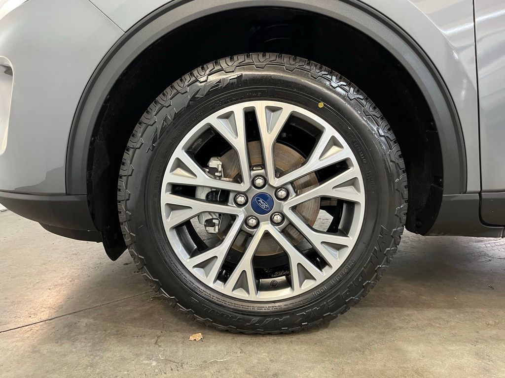 2022 Ford Escape Hybrid SEL photo 14