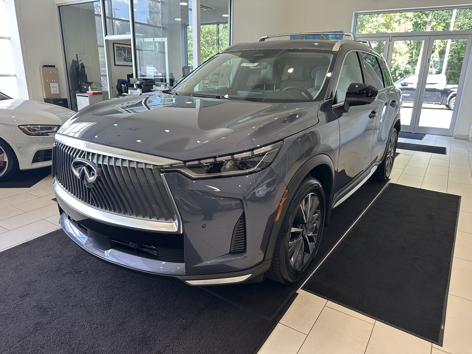 2026 Infiniti QX60 Luxe photo 3