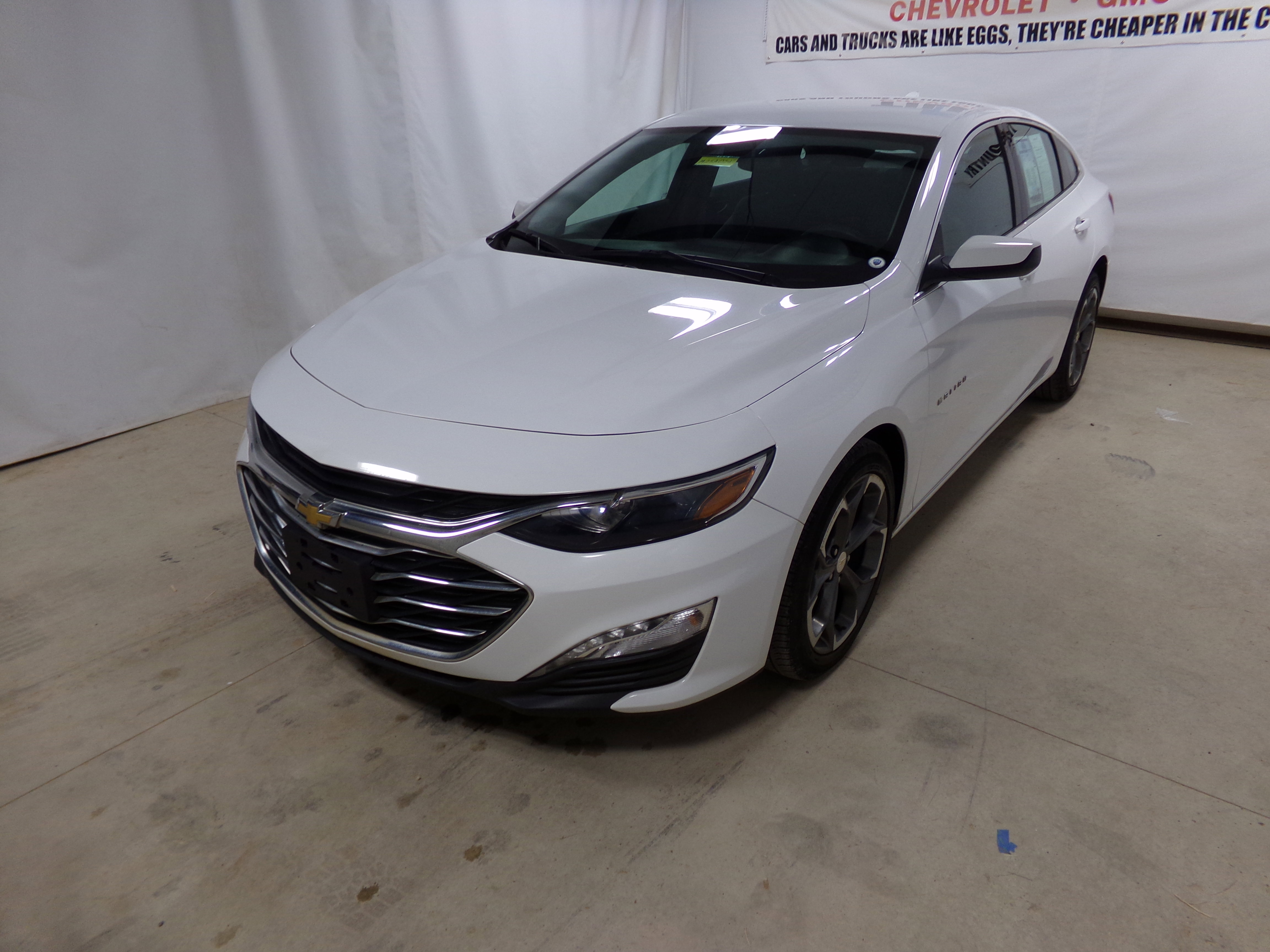 2023 Chevrolet Malibu 1LT photo 3