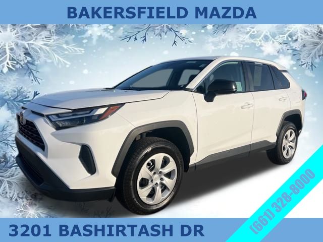 2024 Toyota RAV4 LE's photo