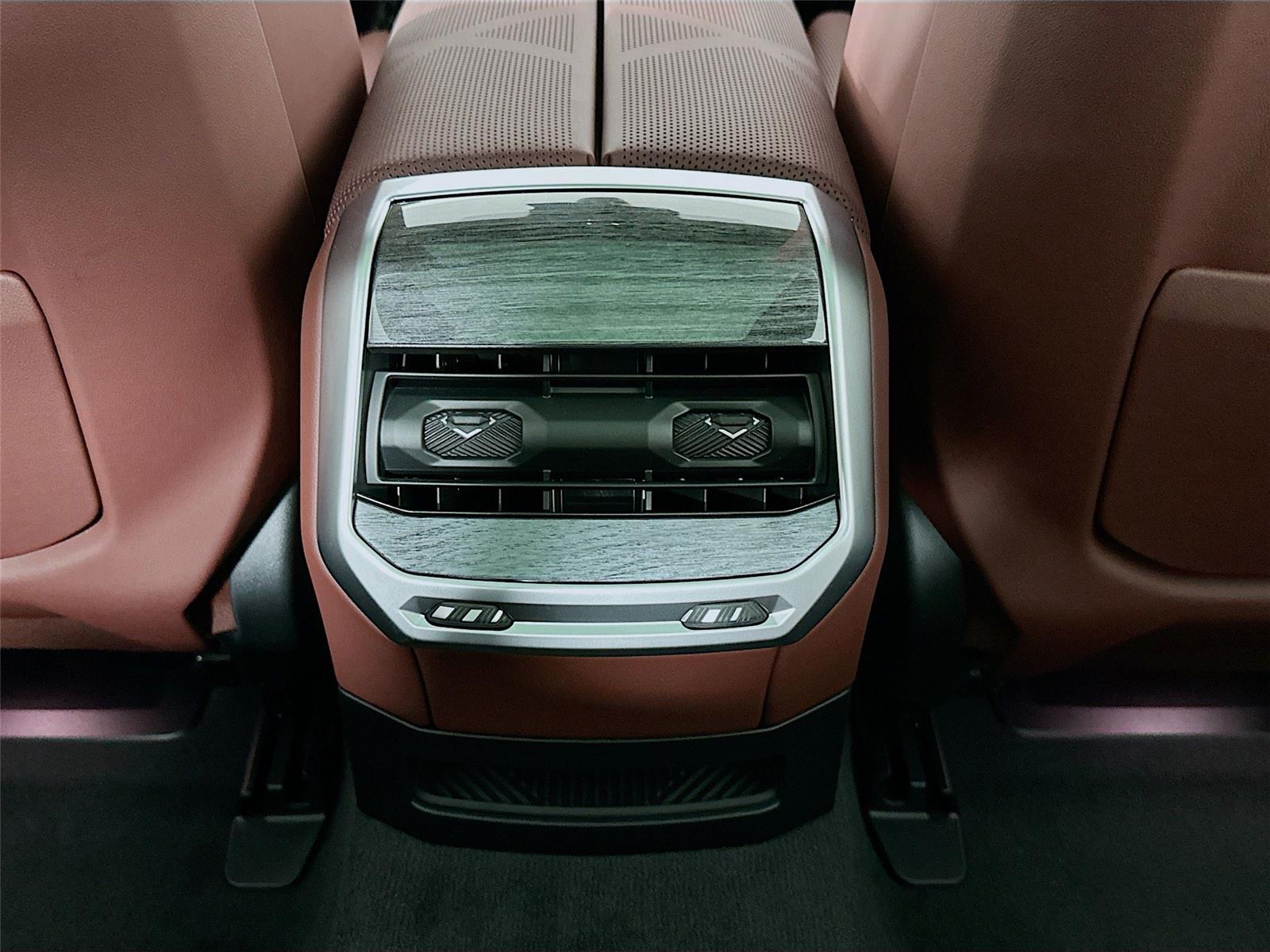 2026 Bmw 750e photo 25