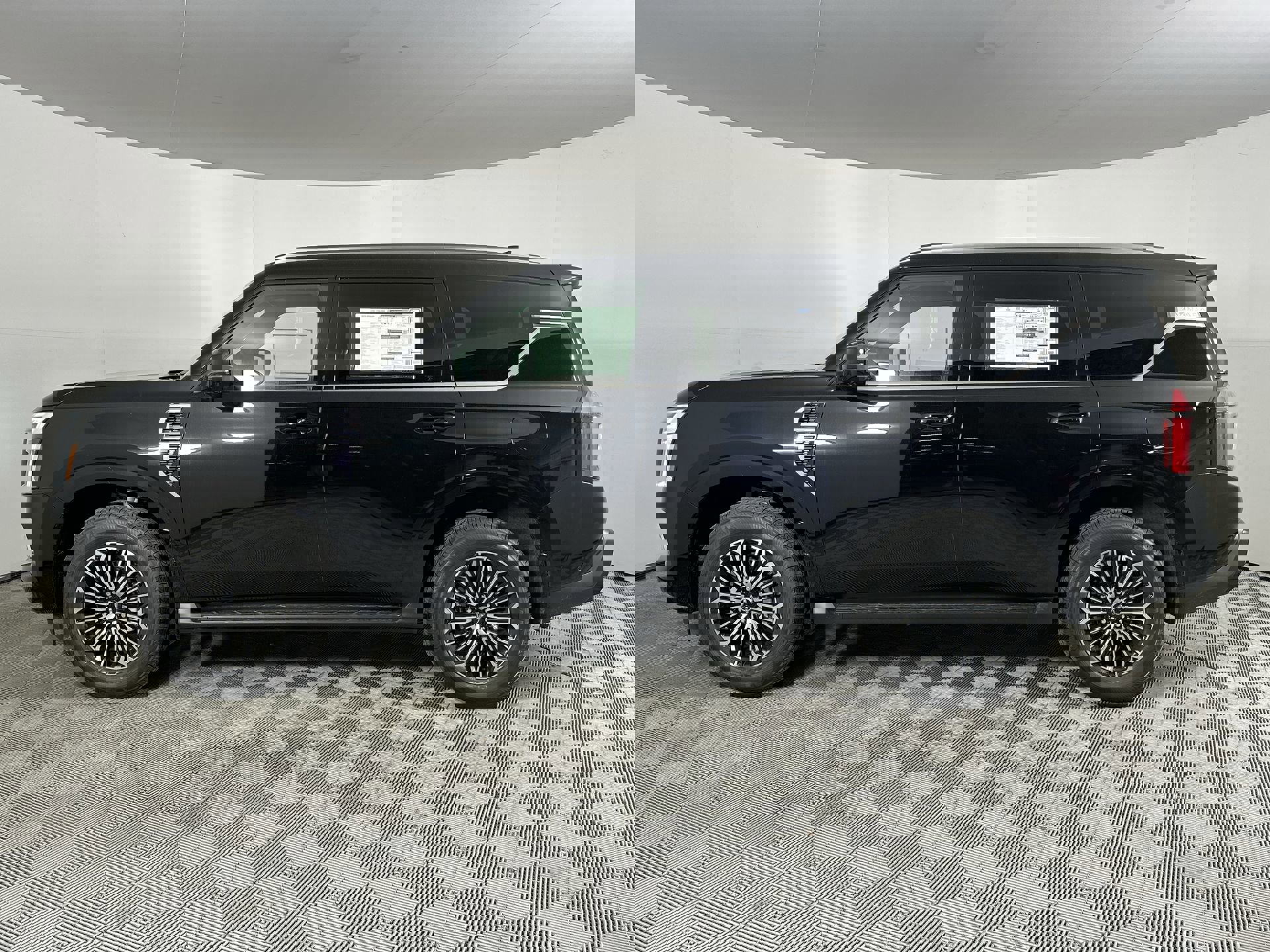 2025 Nissan Armada SL photo 5