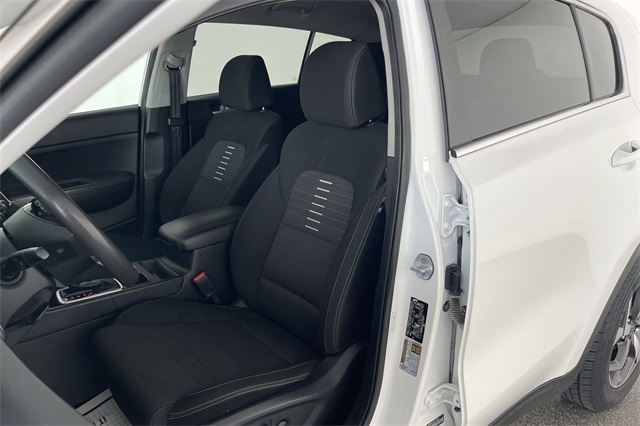 2020 Kia Sportage LX photo 2