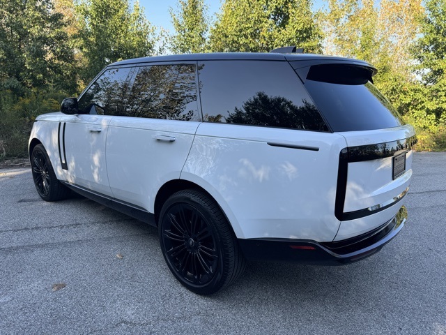 2024 Land Rover Range Rover SE photo 7