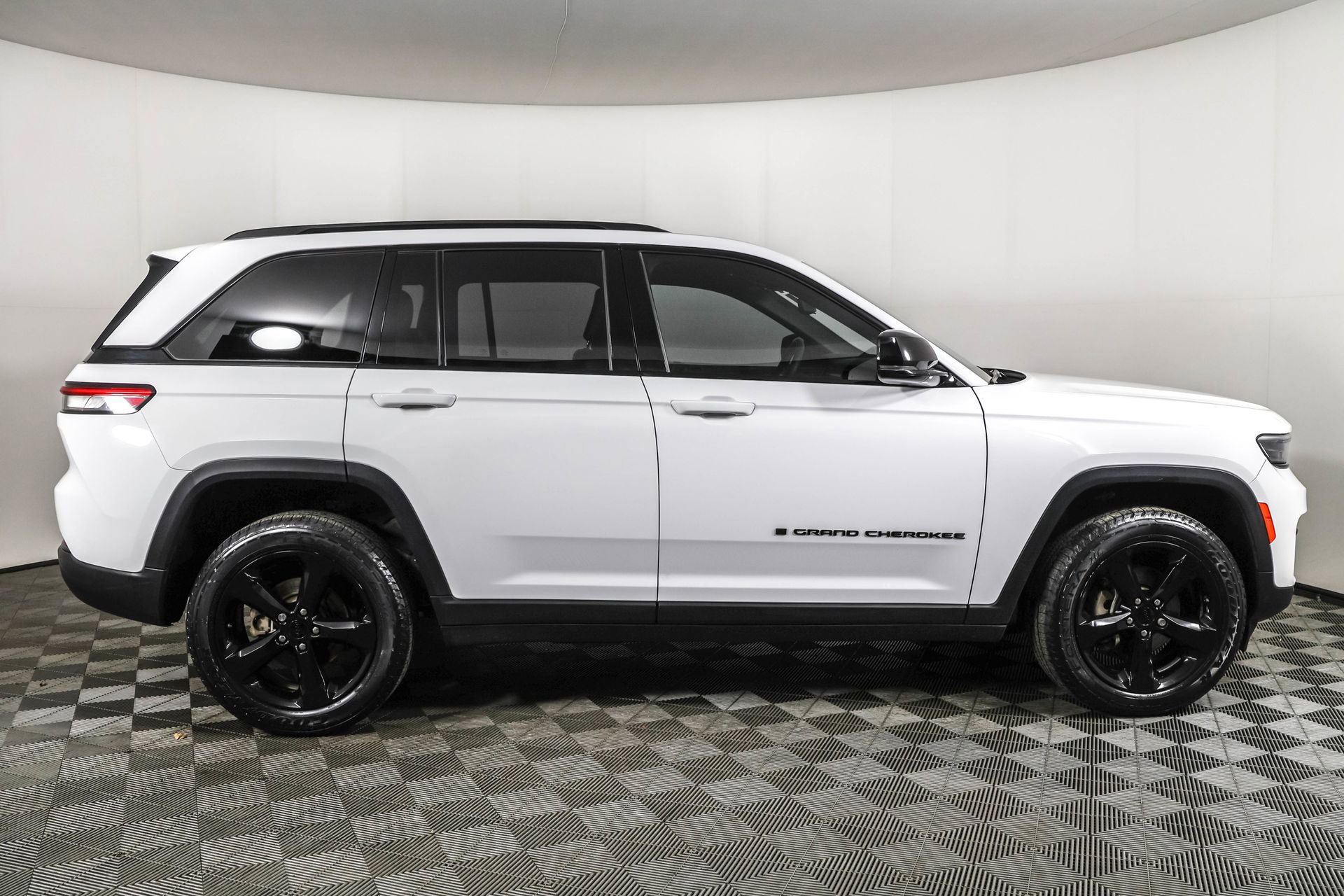 2023 Jeep Grand Cherokee Altitude photo 6
