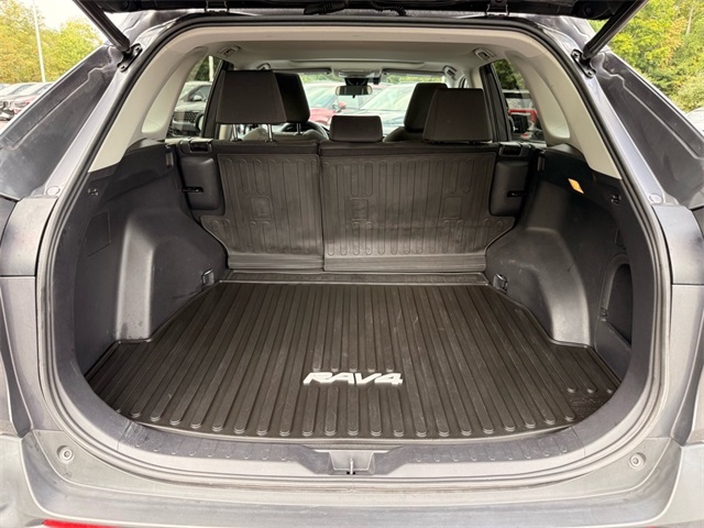 2021 Toyota RAV4 Hybrid XLE photo 22