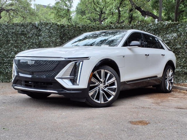 2025 Cadillac LYRIQ Luxury 3