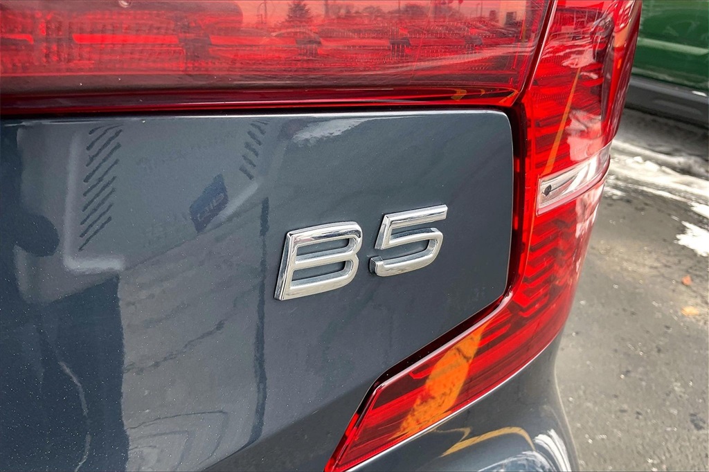 2024 VOLVO S60 - Image 6