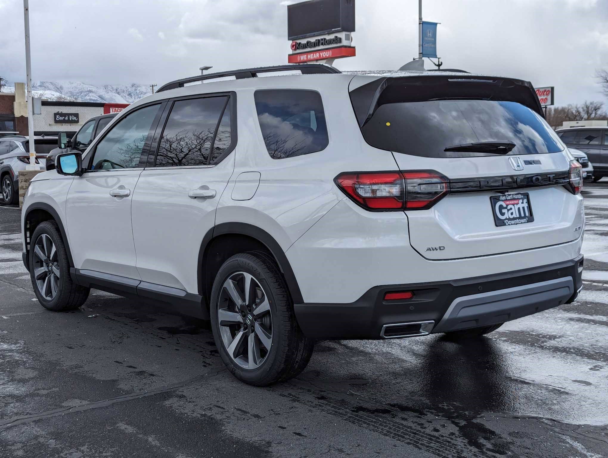 2025 Honda Pilot Elite photo 4