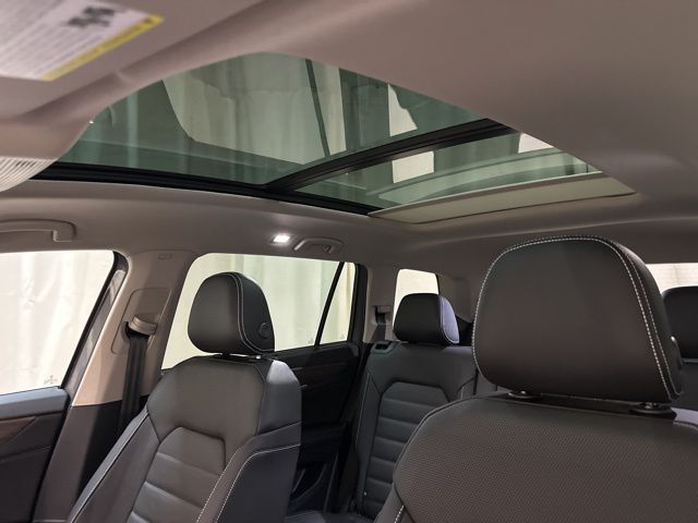2025 Volkswagen Atlas SEL photo 22