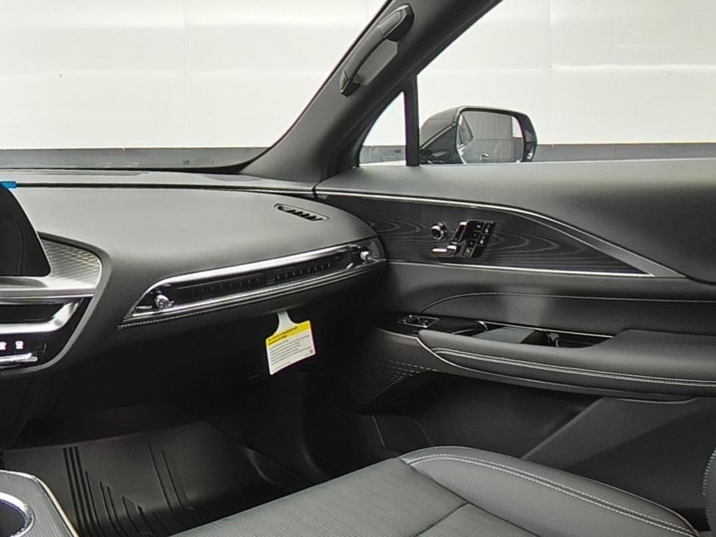 2025 Cadillac Lyriq Luxury photo 10