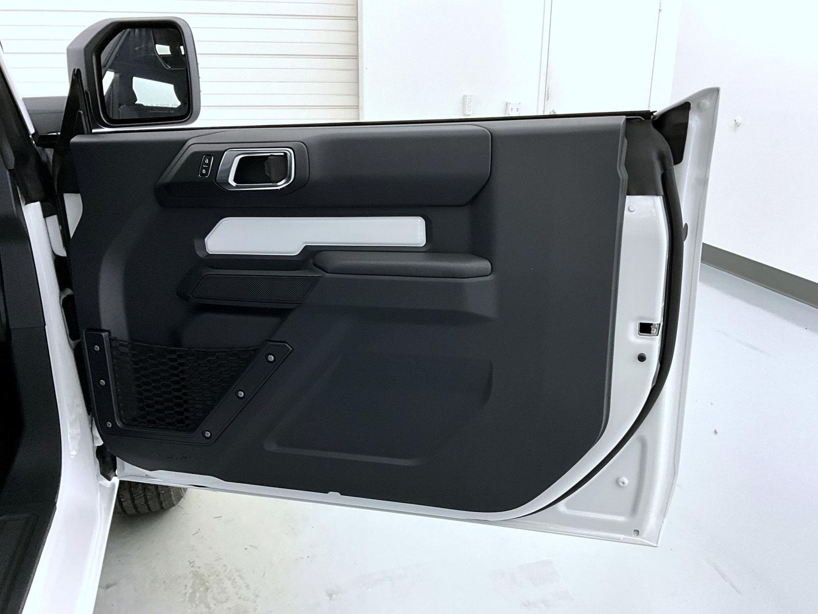 2025 Ford Bronco Base photo 16