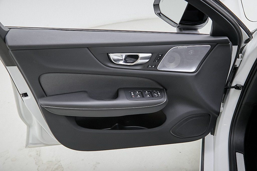 2023 VOLVO S60 - Image 12