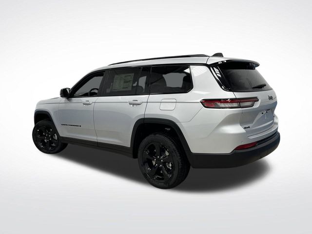 2025 Jeep Grand Cherokee Limited photo 2