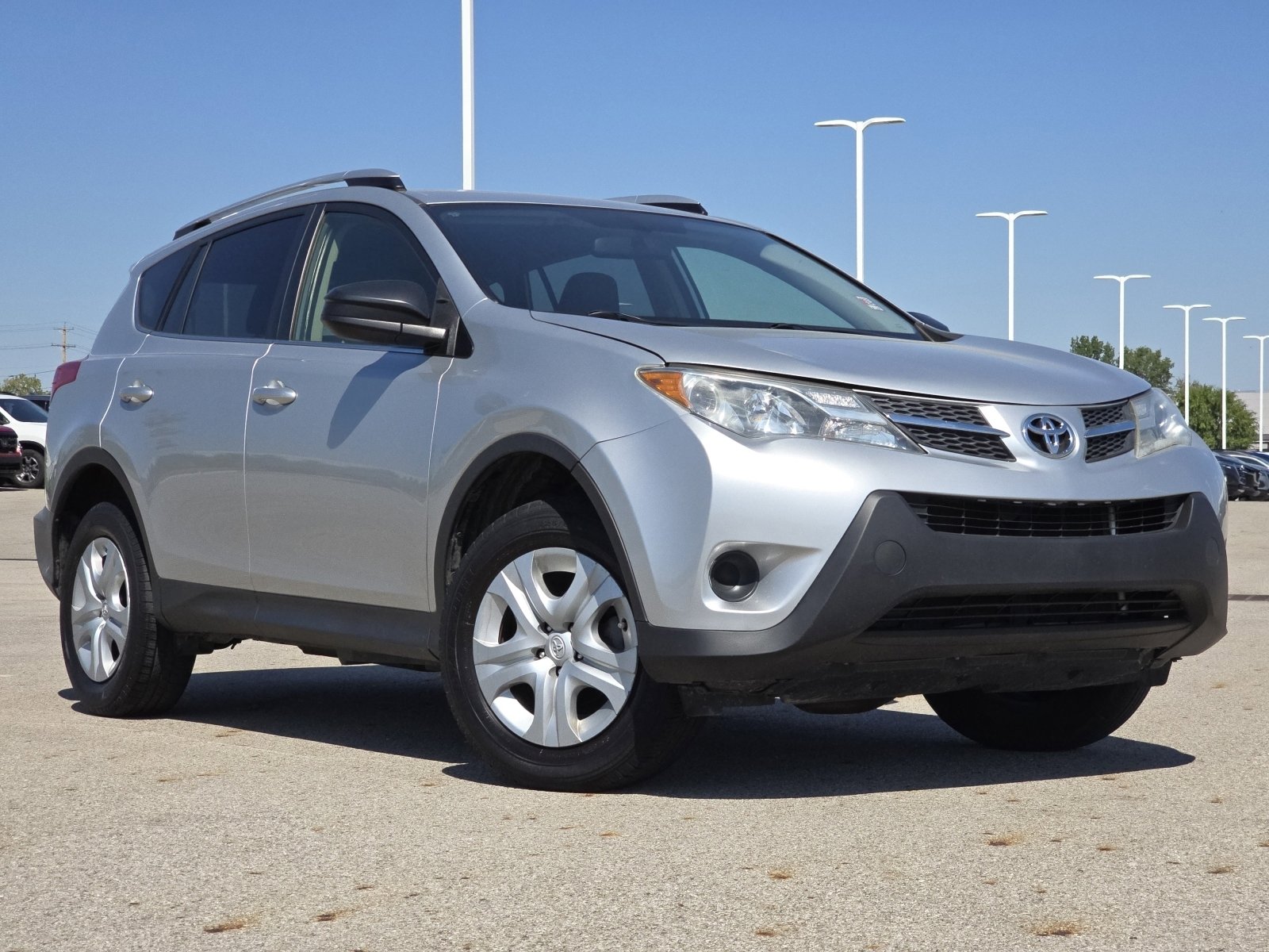 2015 Toyota RAV4 LE photo 2