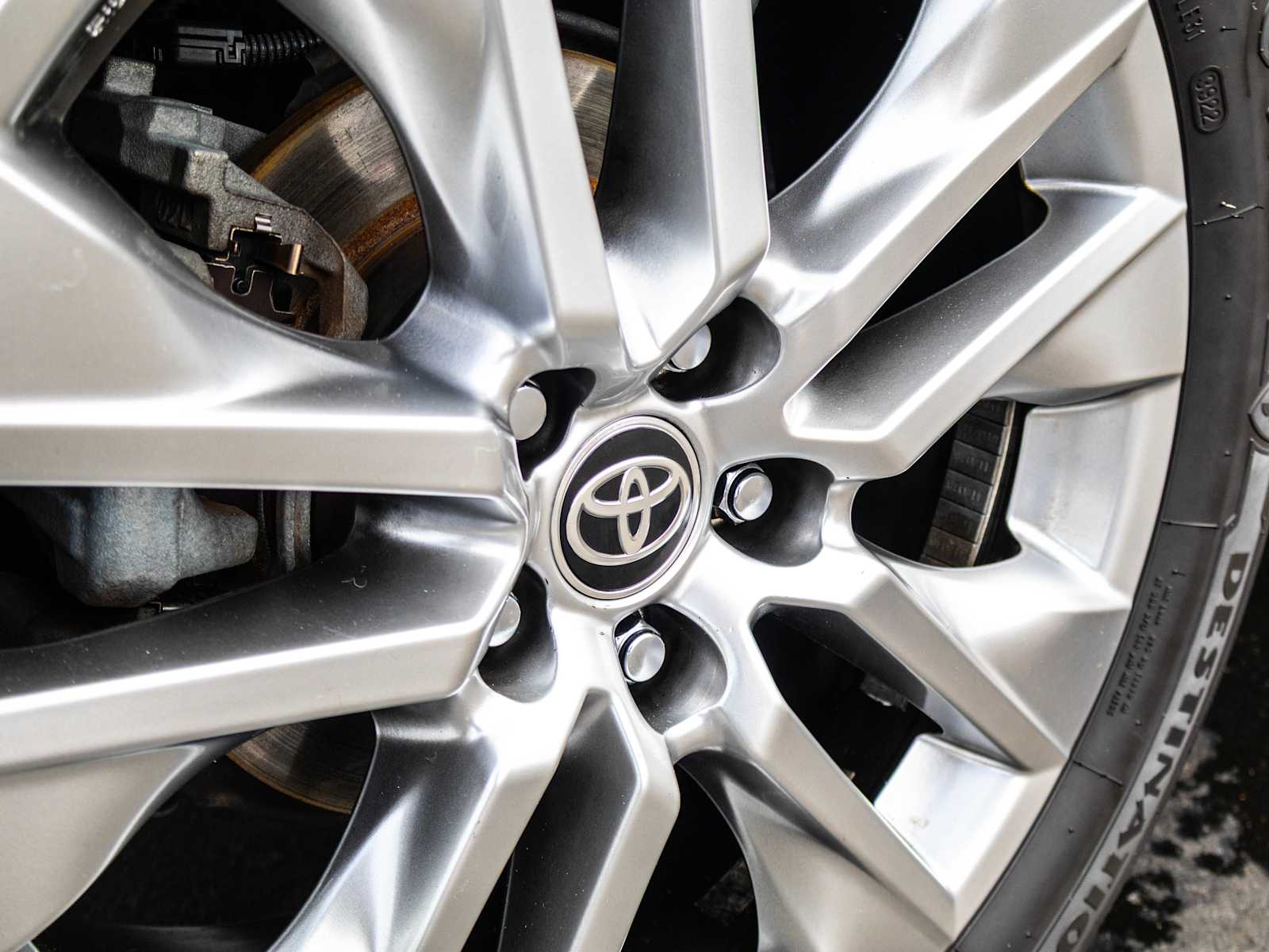 2020 Toyota RAV4 Limited photo 4