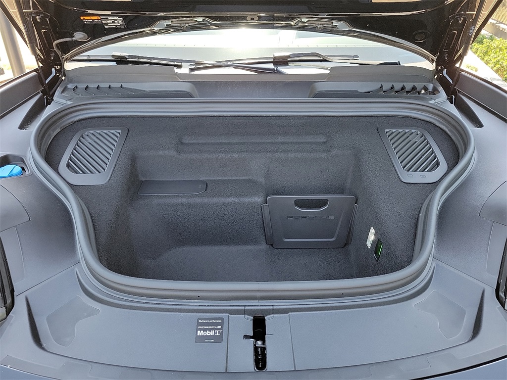 2025 Porsche Macan Electric photo 28