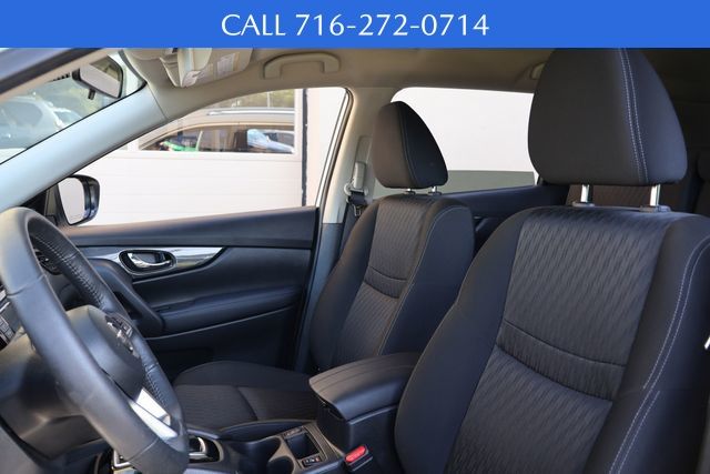 2020 Nissan Rogue SV photo 3