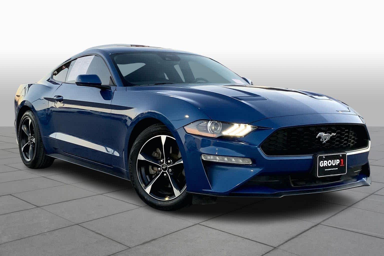 2022 Ford Mustang EcoBoost photo 2