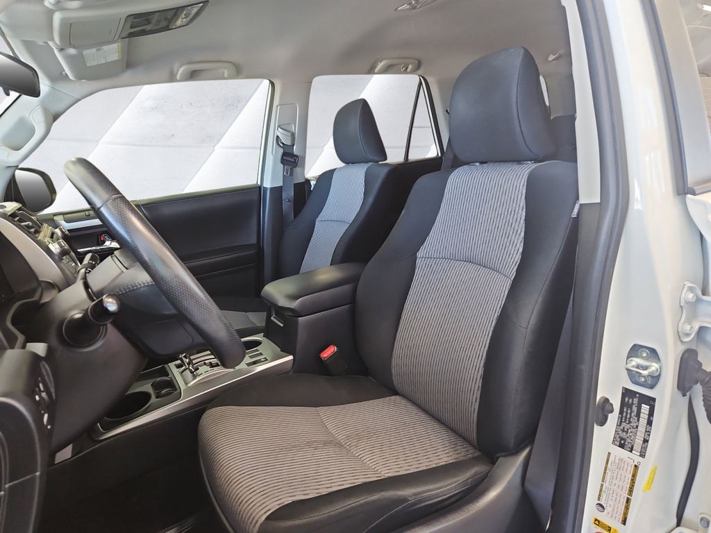 2018 Toyota 4Runner SR5 photo 6