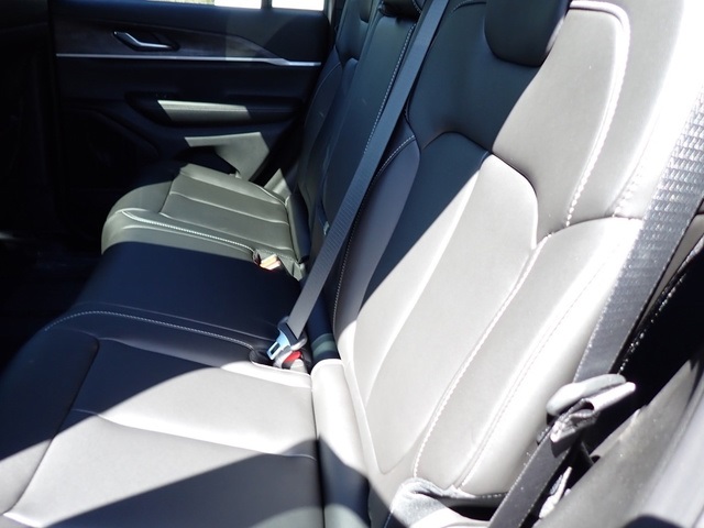 2025 Jeep Grand Cherokee Limited photo 11