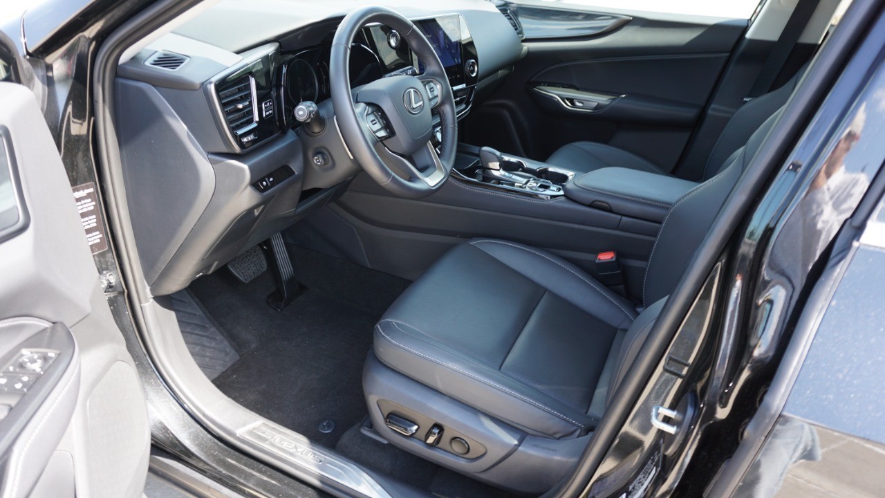 2025 Lexus NX Premium photo 14