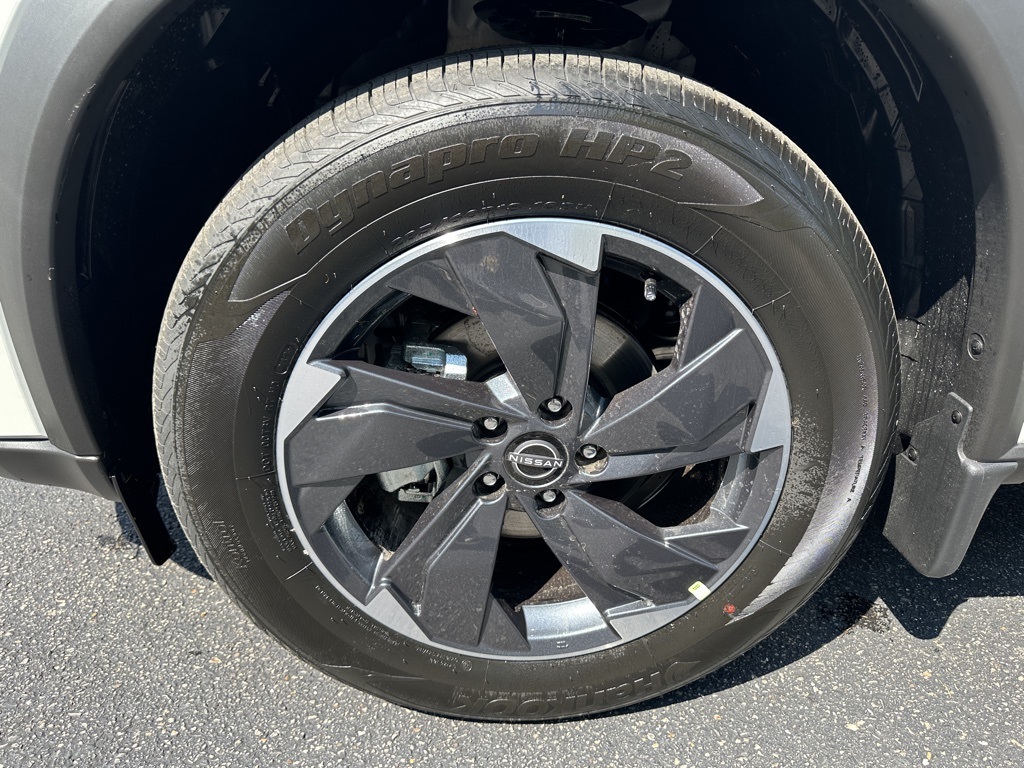 2026 Nissan Rogue SV photo 12