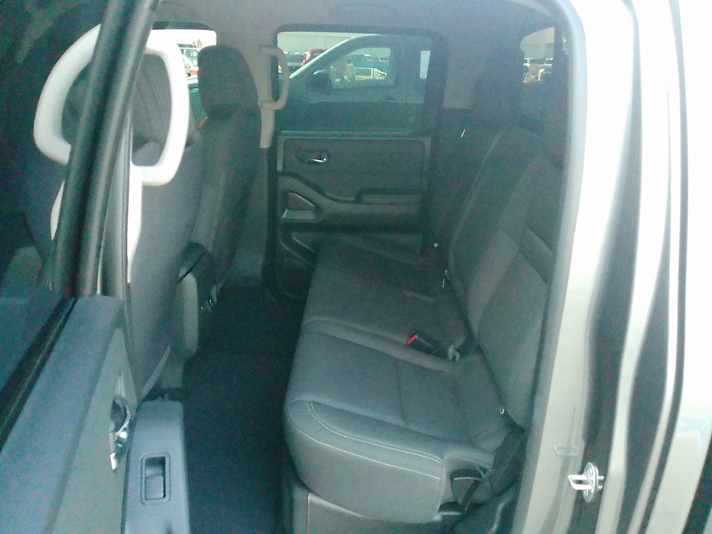 2024 Nissan Frontier SV photo 17