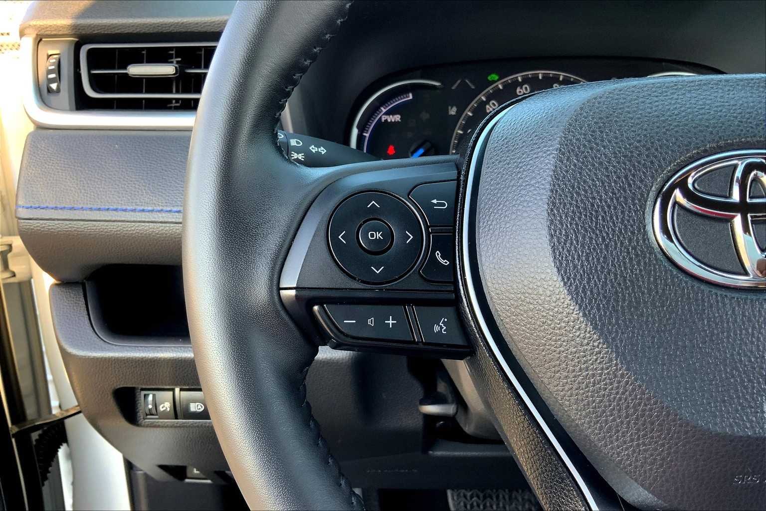 2024 Toyota RAV4 Hybrid SE photo 22