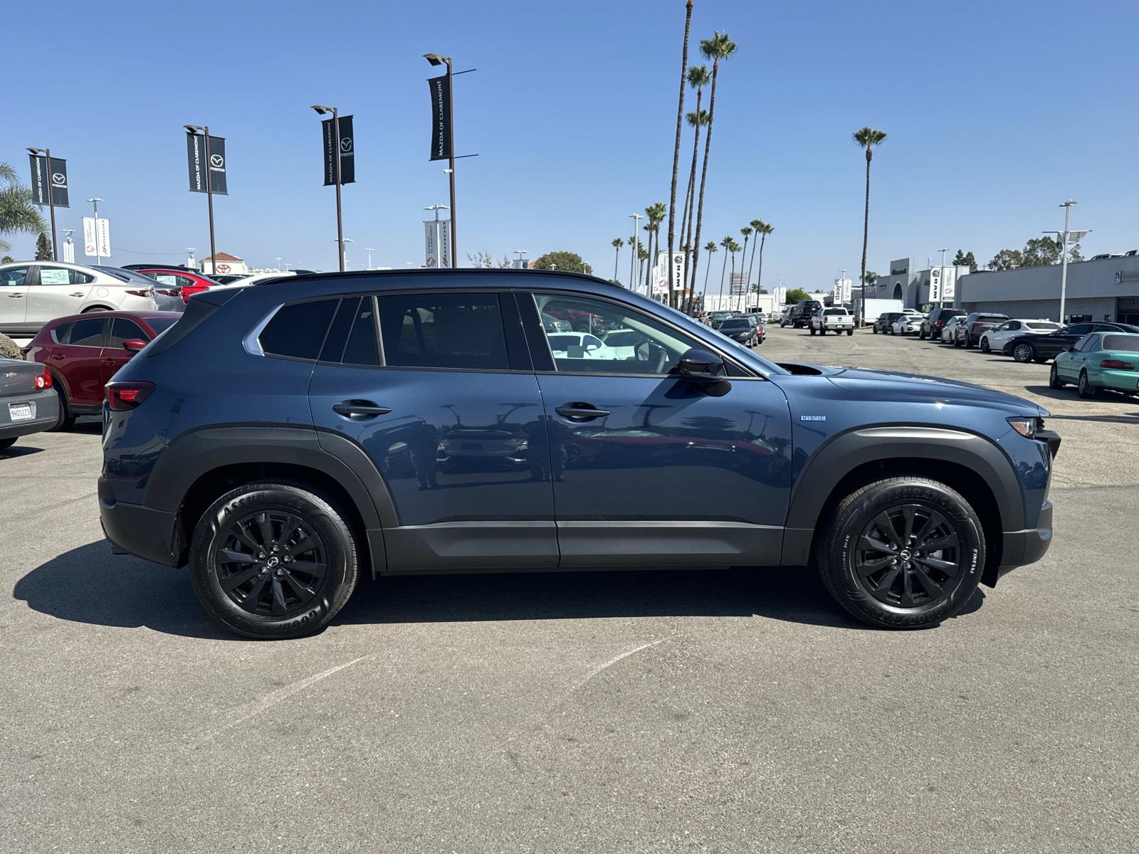 2025 Mazda CX-50 Premium photo 3