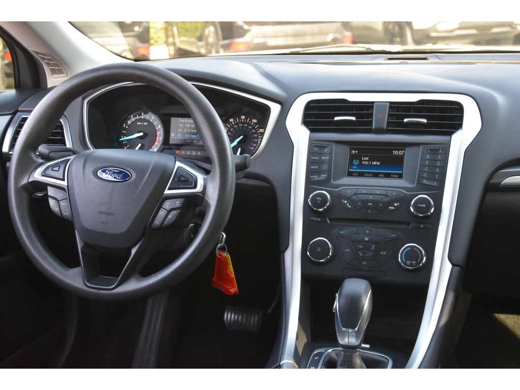 2016 Ford Fusion SE photo 16