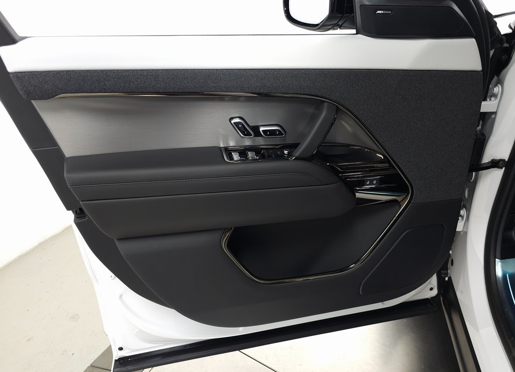 2025 Land Rover Range Rover Sport SE photo 11