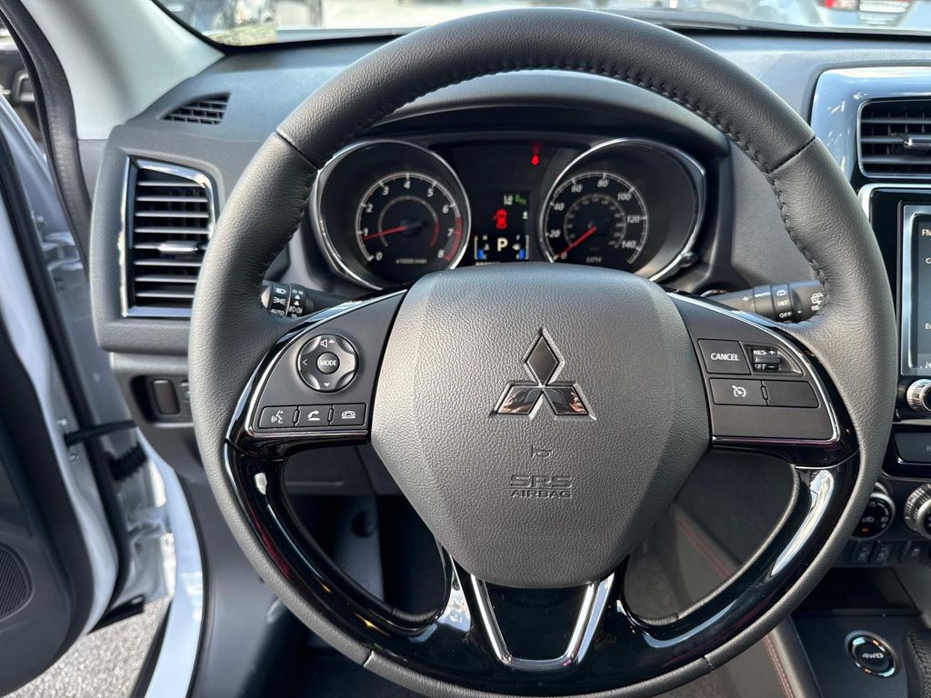2025 Mitsubishi Outlander Sport ES SE LE photo 33