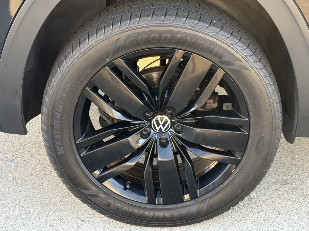 2021 Volkswagen Atlas Cross Sport V6 SE Technology R-Line photo 9