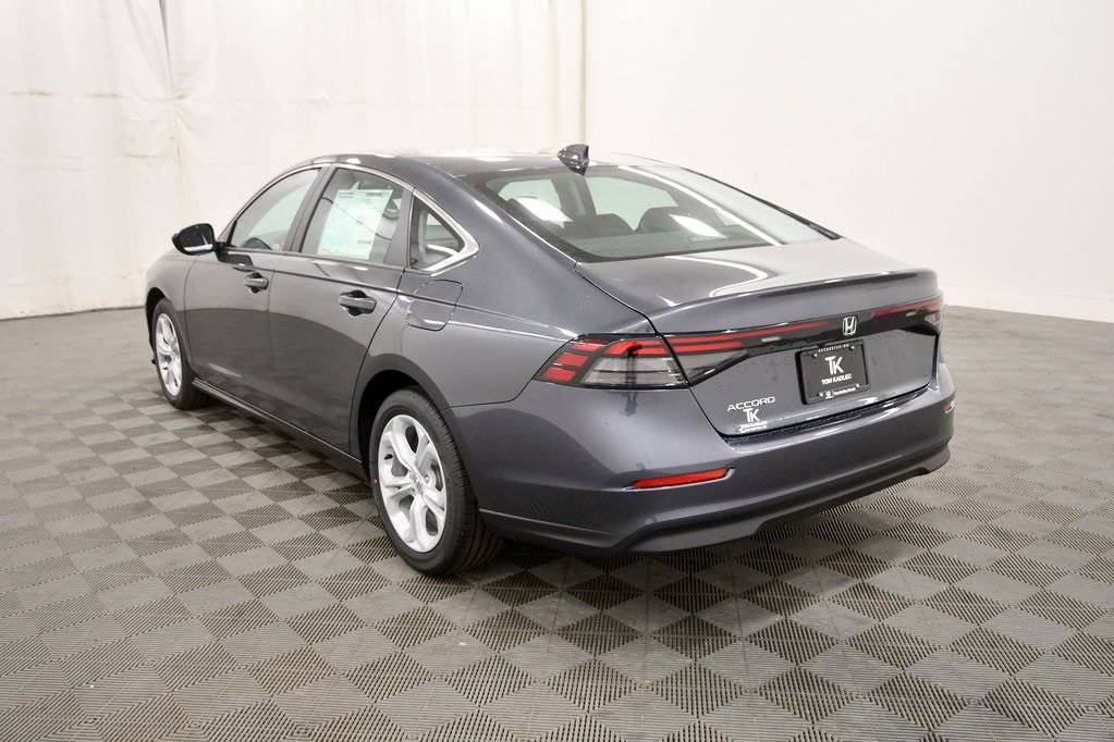 2025 Honda Accord LX photo 4