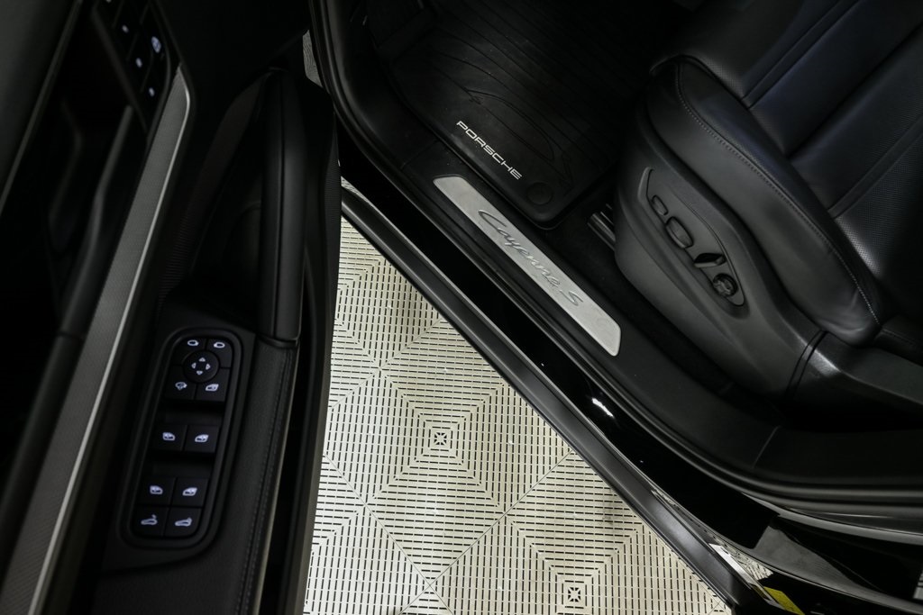 2024 Porsche Cayenne S Coupe photo 3