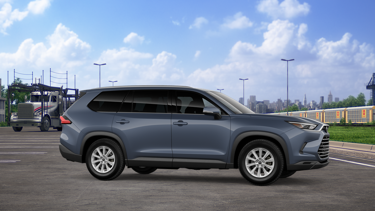 2026 Toyota Highlander Hybrid XLE photo 13