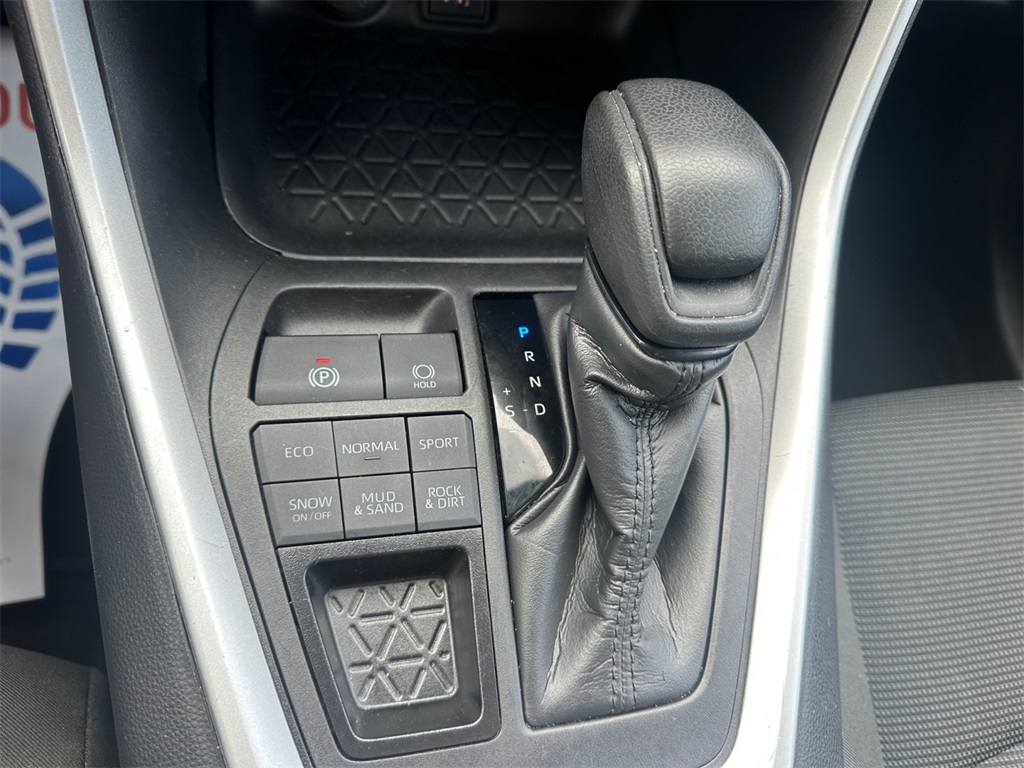 2024 Toyota RAV4 LE photo 27