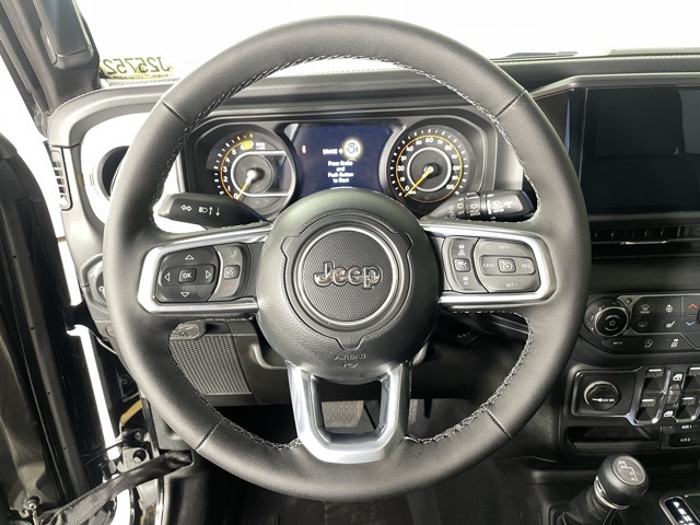2025 Jeep Wrangler Sahara photo 21