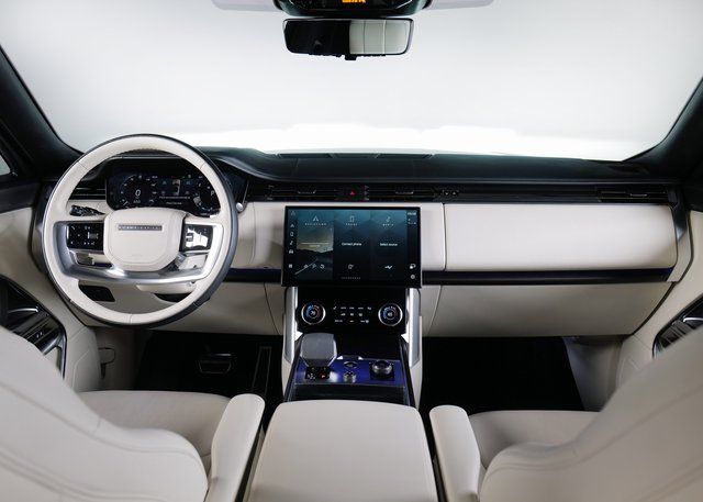 2023 Land Rover Range Rover SE photo 4
