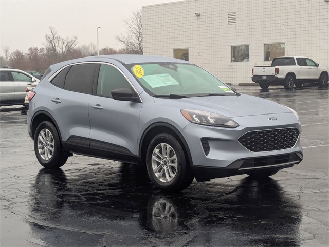 2022 Ford Escape SE photo 2