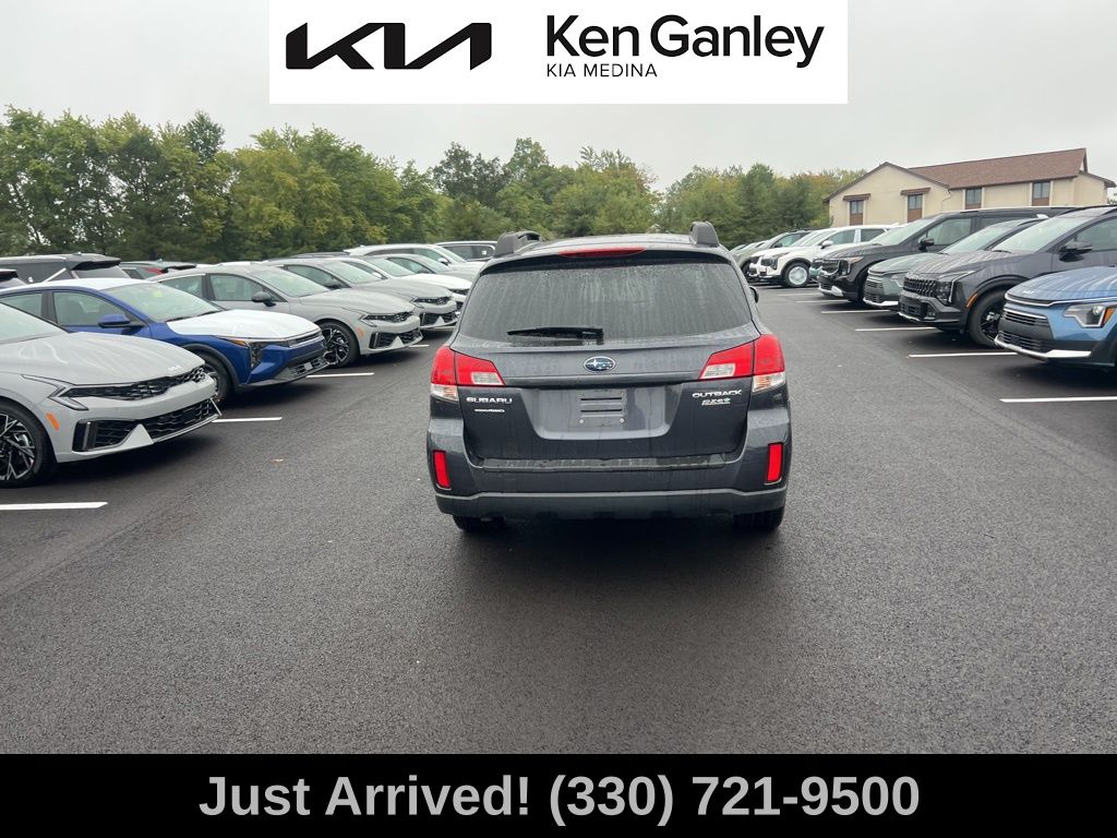2010 Subaru Outback 2.5i photo 2