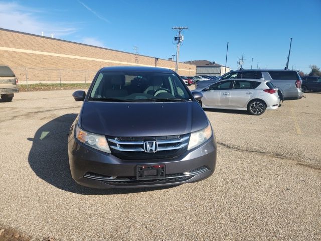 2016 Honda Odyssey SE photo 2