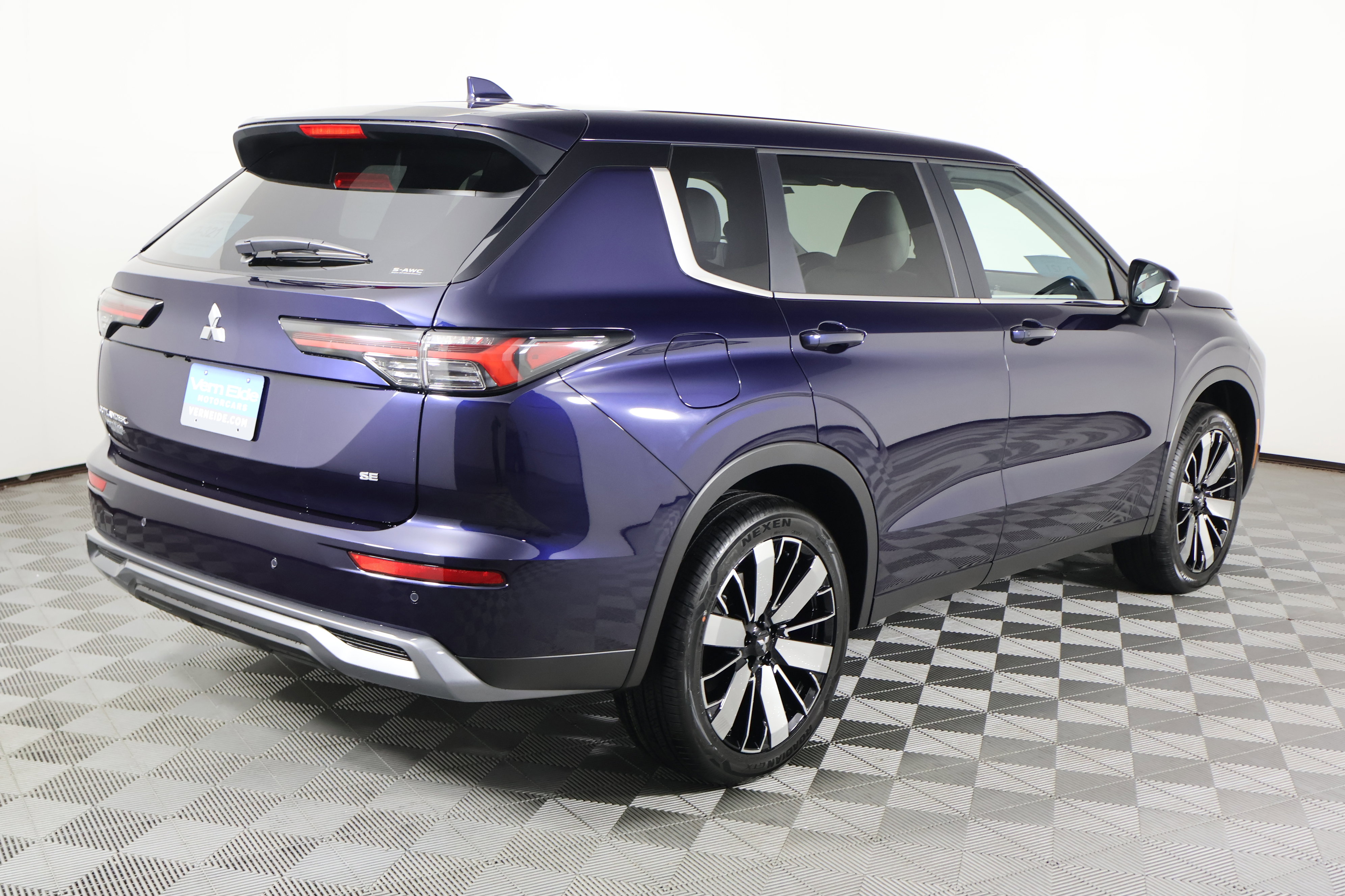 2025 Mitsubishi Outlander SE photo 6
