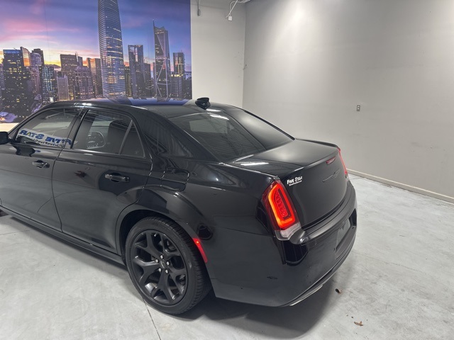 2022 Chrysler 300 Touring L photo 4